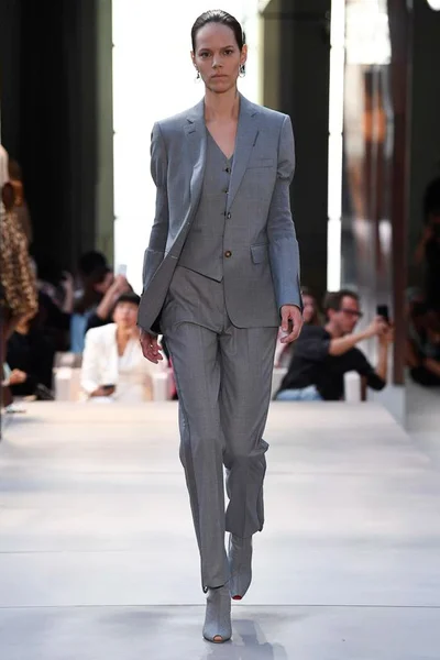 Look 11